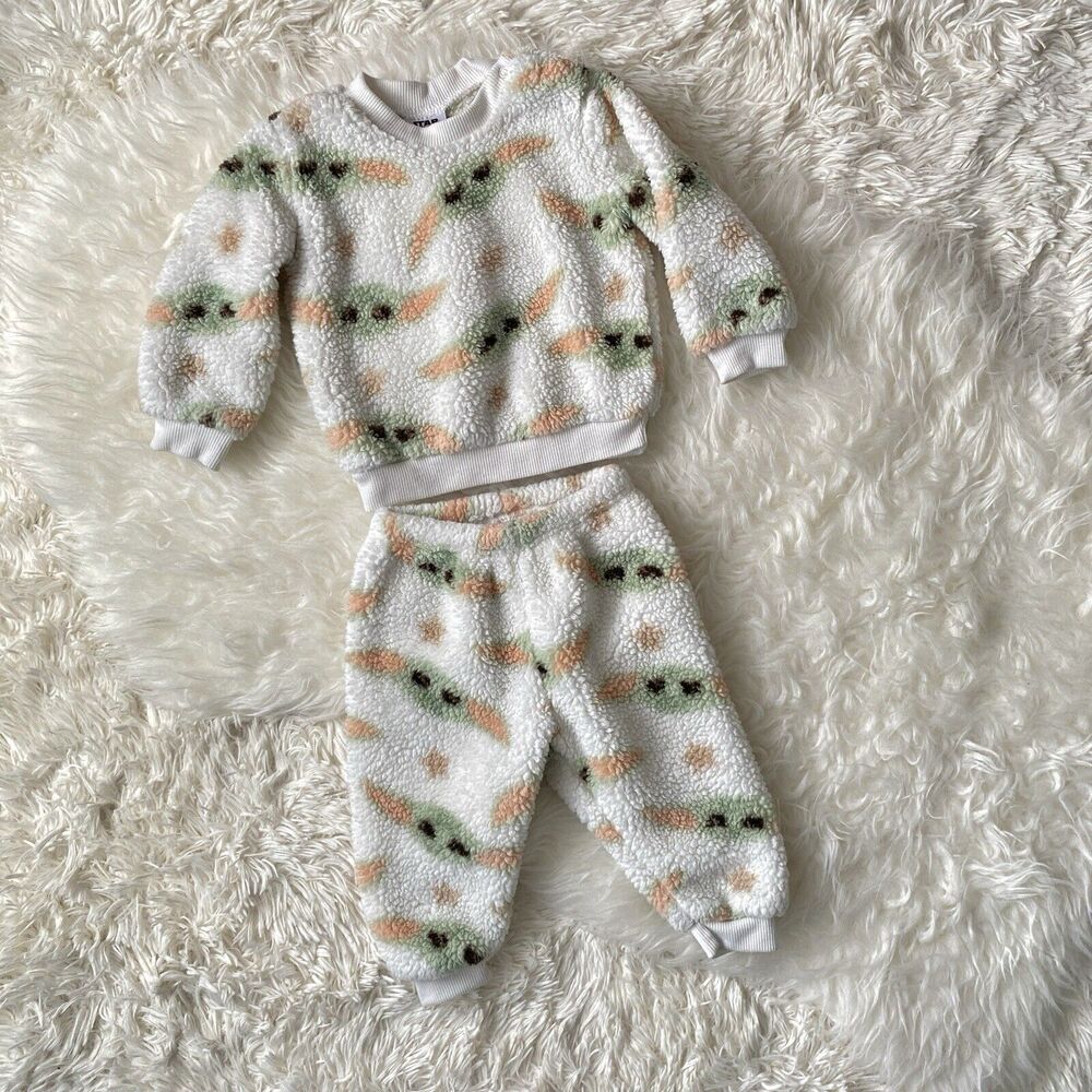 Star wars Baby Yoda plush Sherpa Fleece Sweatshirt and Jogger, Size 6-9 Months